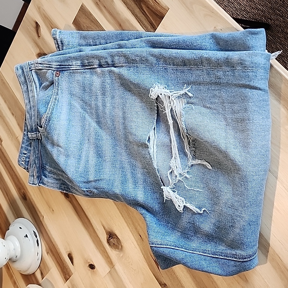 American Eagle Mom Straight Jean